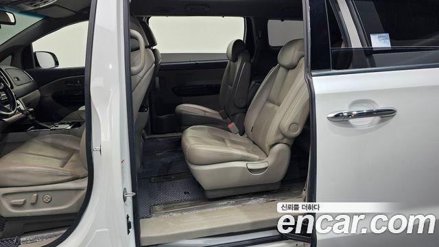 Kia Canival 2019 — photo 16
