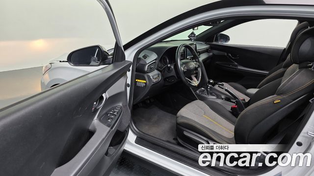 Hyundai Veloster 2018 — photo 10