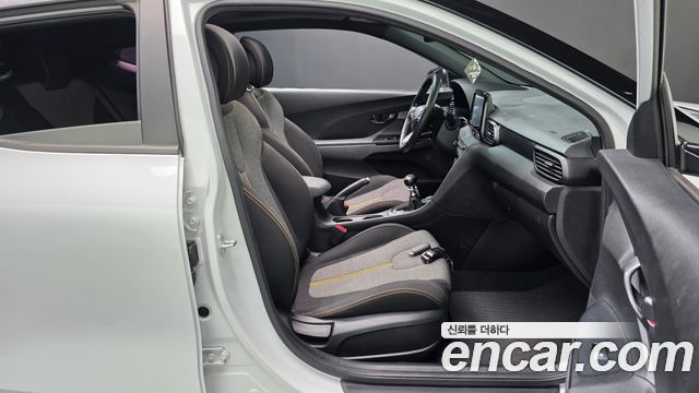 Hyundai Veloster 2018 — photo 11