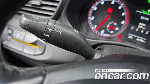 Hyundai Veloster 2018 — photo 16