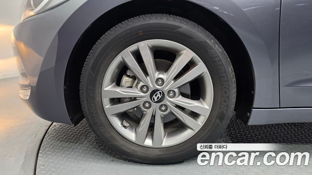 Hyundai AVANTE 2017 — photo 5