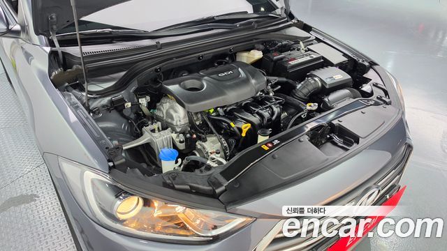 Hyundai AVANTE 2017 — photo 6