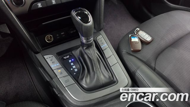 Hyundai AVANTE 2017 — photo 9