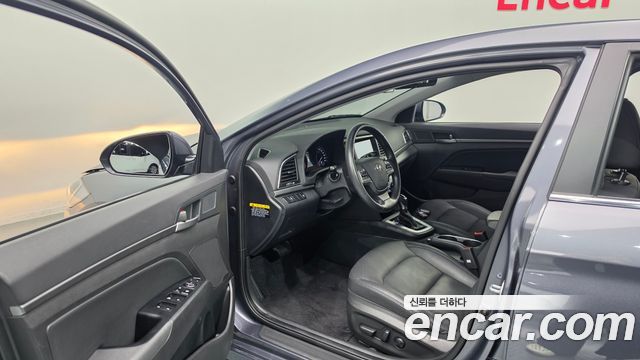 Hyundai AVANTE 2017 — photo 10