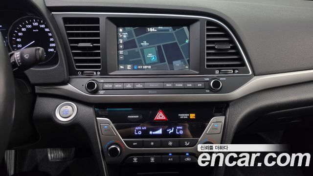 Hyundai AVANTE 2017 — photo 13
