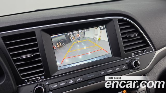 Hyundai AVANTE 2017 — photo 15