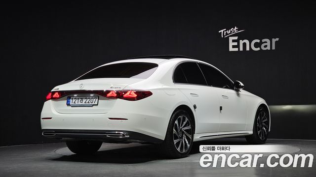 Mercedes-Benz E-Class 2026 — photo 2