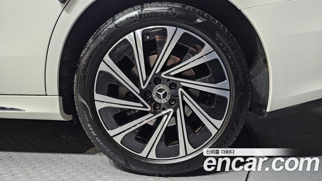 Mercedes-Benz E-Class 2026 — photo 7