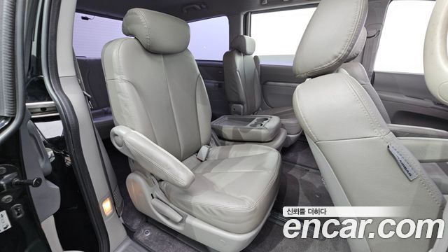Kia Canival 2012 — photo 17