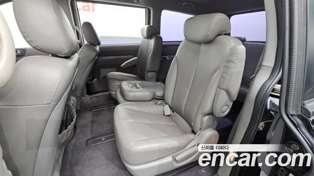 Kia Canival 2012 — photo 18