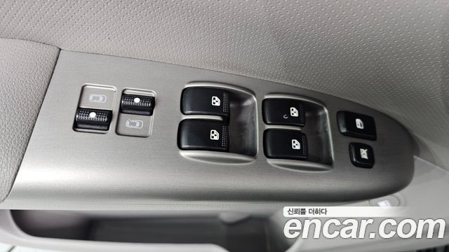 Kia Canival 2012 — photo 27