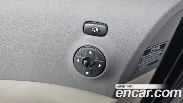 Kia Canival 2012 — photo 28