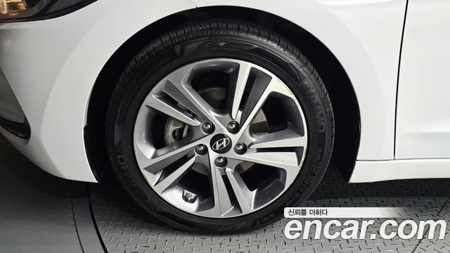 Hyundai AVANTE 2018 — photo 5