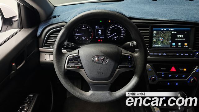 Hyundai AVANTE 2018 — photo 13