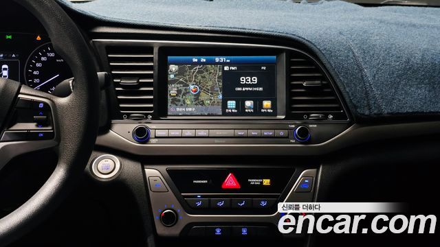 Hyundai AVANTE 2018 — photo 14