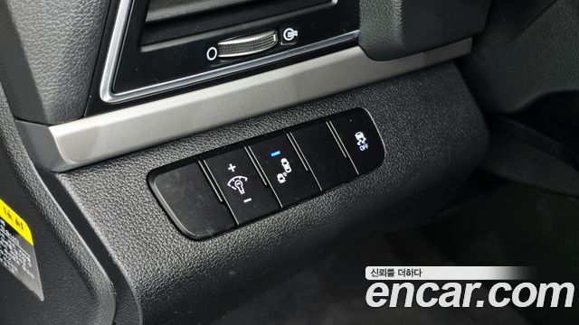 Hyundai AVANTE 2018 — photo 16