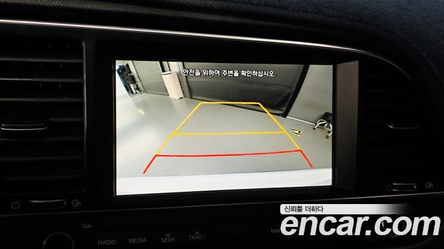 Hyundai AVANTE 2018 — photo 17