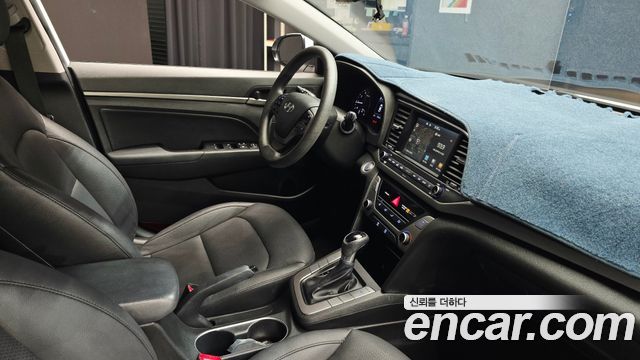 Hyundai AVANTE 2018 — photo 19