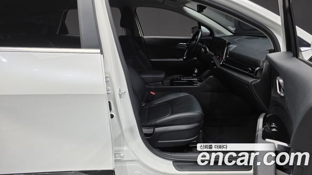 Kia Sportage 2023 — photo 11