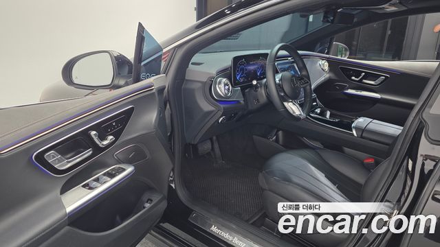 Mercedes-Benz EQE 2023 — photo 13