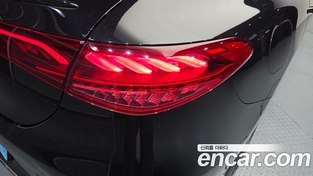 Mercedes-Benz EQE 2023 — photo 9