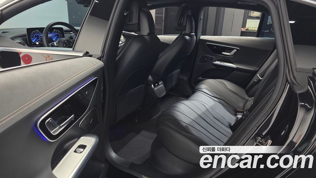 Mercedes-Benz EQE 2023 — photo 16