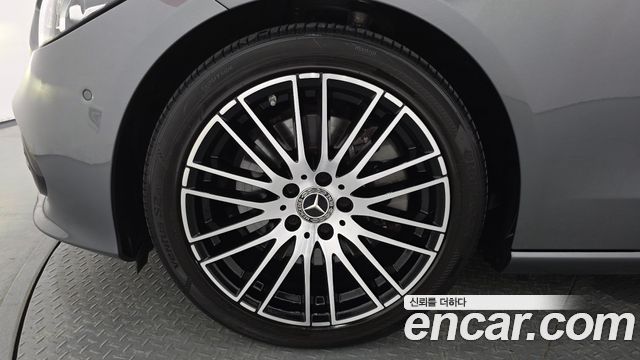 Mercedes-Benz C-Class 2024 — photo 5