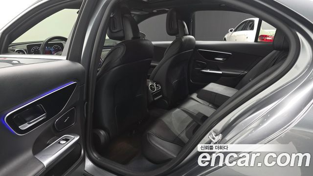 Mercedes-Benz C-Class 2024 — photo 17
