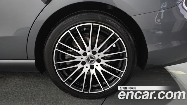 Mercedes-Benz C-Class 2024 — photo 7
