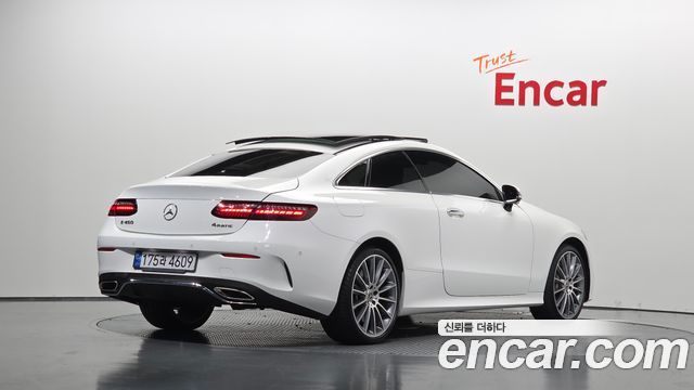 Mercedes-Benz E-Class 2022 — photo 2