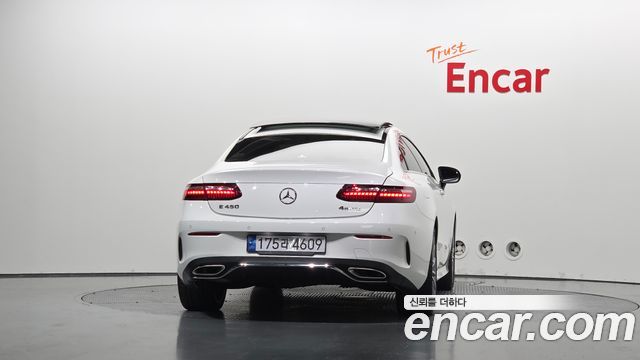 Mercedes-Benz E-Class 2022 — photo 4