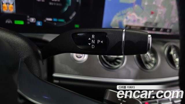 Mercedes-Benz E-Class 2022 — photo 12