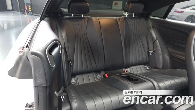 Mercedes-Benz E-Class 2022 — photo 17