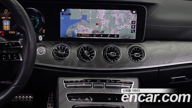 Mercedes-Benz E-Class 2022 — photo 20