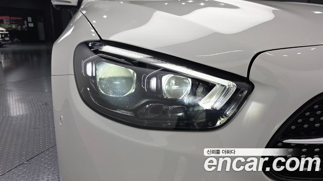 Mercedes-Benz E-Class 2022 — photo 8