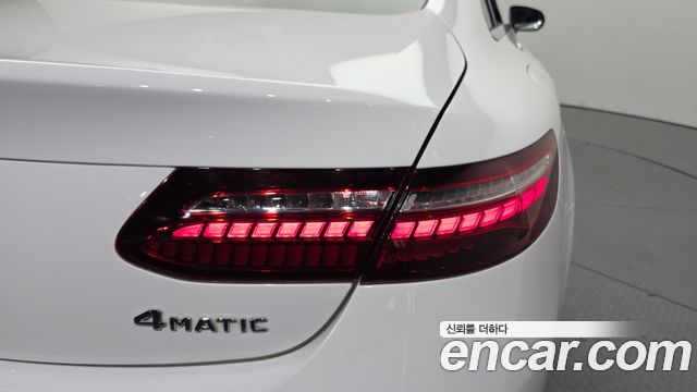 Mercedes-Benz E-Class 2022 — photo 9