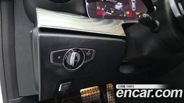 Mercedes-Benz E-Class 2022 — photo 28