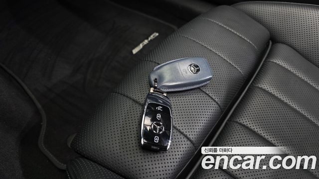 Mercedes-Benz E-Class 2022 — photo 31