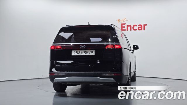 Kia Canival 2021 — photo 4