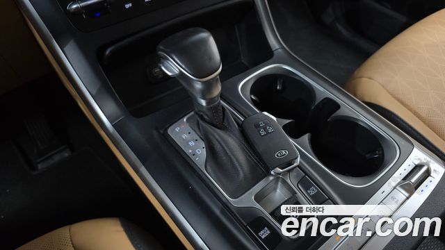 Kia Canival 2021 — photo 12