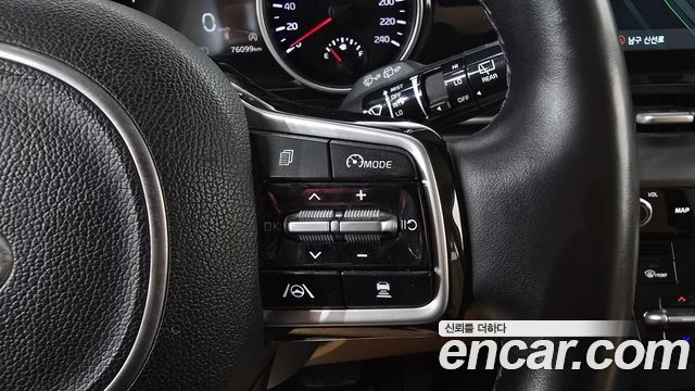Kia Canival 2021 — photo 24