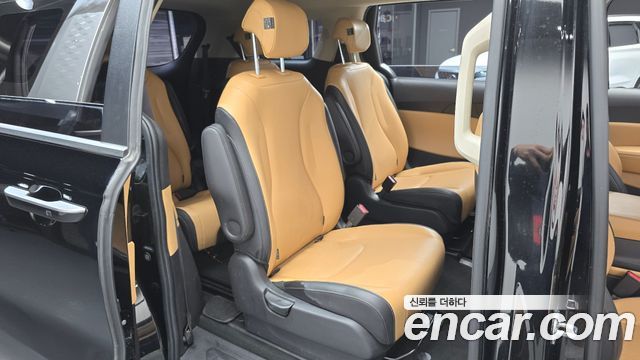 Kia Canival 2021 — photo 16