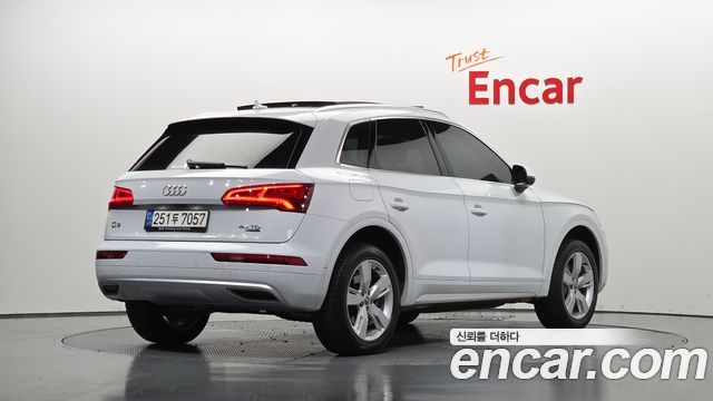 Audi Q5 2020 — photo 2