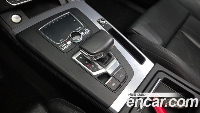 Audi Q5 2020 — photo 12