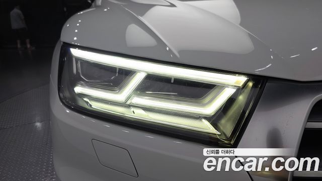 Audi Q5 2020 — photo 8
