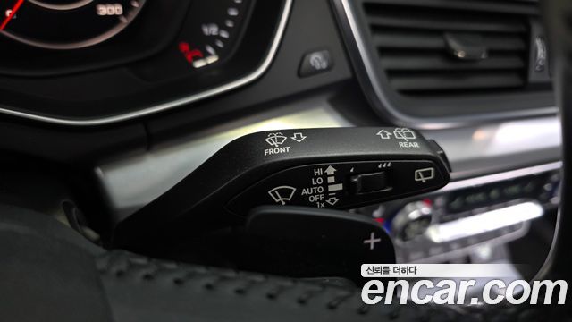 Audi Q5 2020 — photo 30