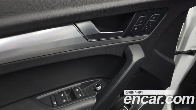 Audi Q5 2020 — photo 32