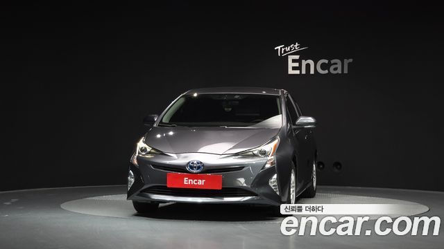Toyota Prius 2017 — photo 3