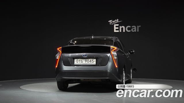 Toyota Prius 2017 — photo 4