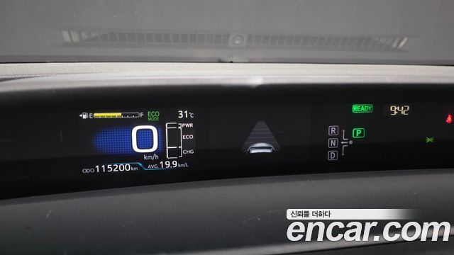 Toyota Prius 2017 — photo 8